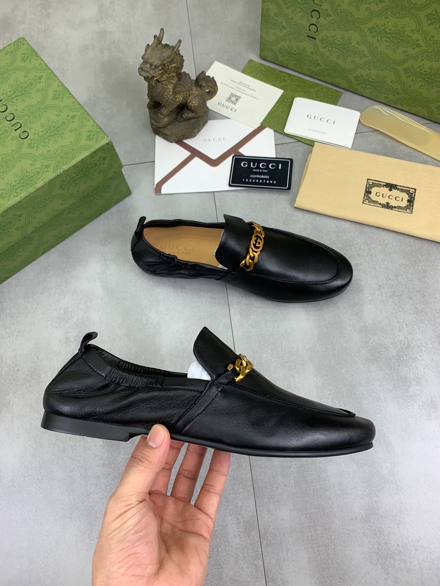 Men's Men's Shoes💰P520💰【New Style】Water-dyed Niuli Gucci's most popular selection of lazy slip-on leather shoes (Gucci) official website latest Gucci lazy leather shoes, hot style 💥 simple and elegant style, exclusive for trendy men. Unique official website latest brand original double G embossing Elements 👑 Original Gucci decoration, fashionable and elegant, fabric original calfskin ✅ fully imported first-layer cowhide lining, official website designated wear-resistant, rubber business outsole, classic model taken at the counter in real life 🎬38-44 black brown optional